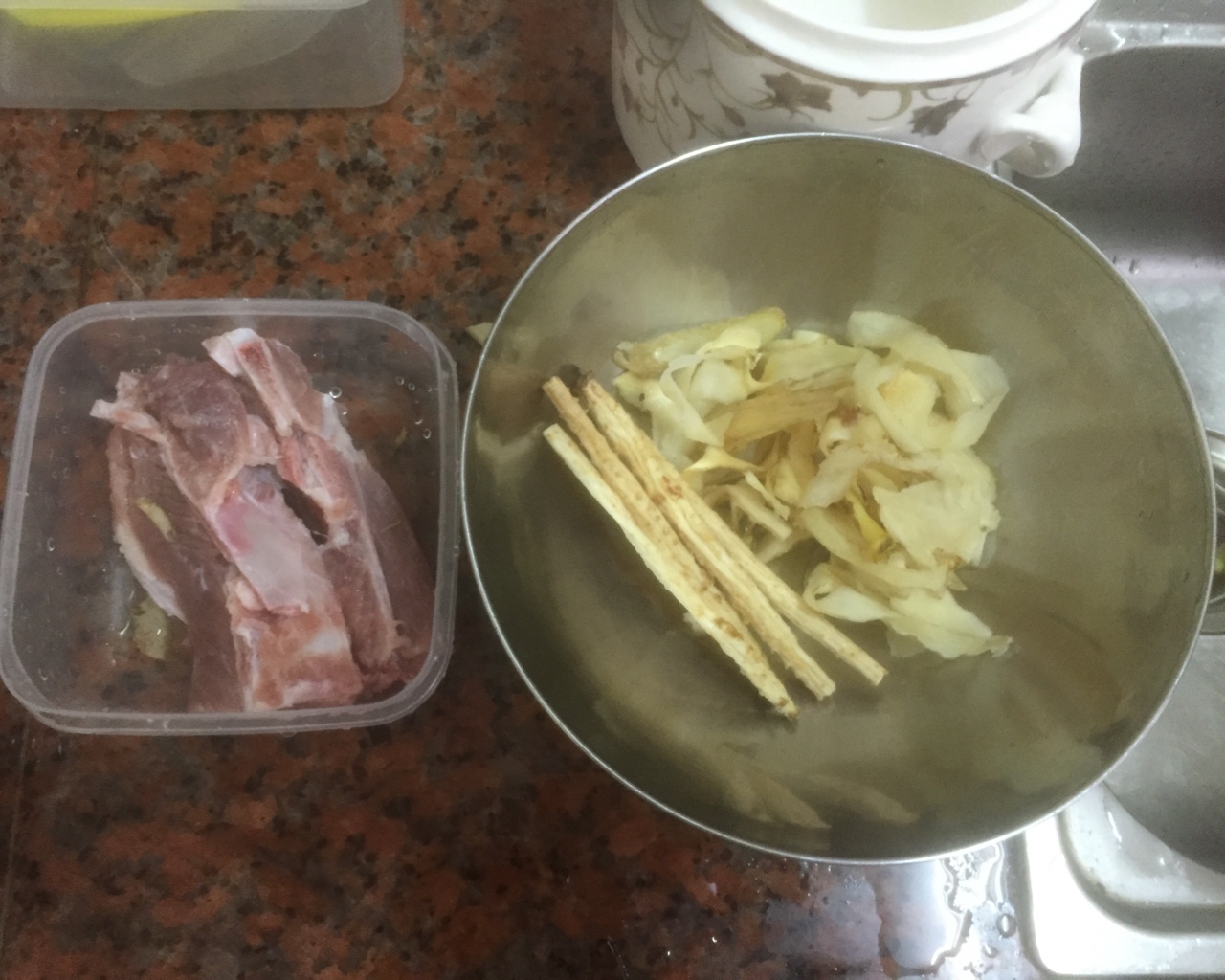汤汤汤-沙参玉竹猪骨汤的做法