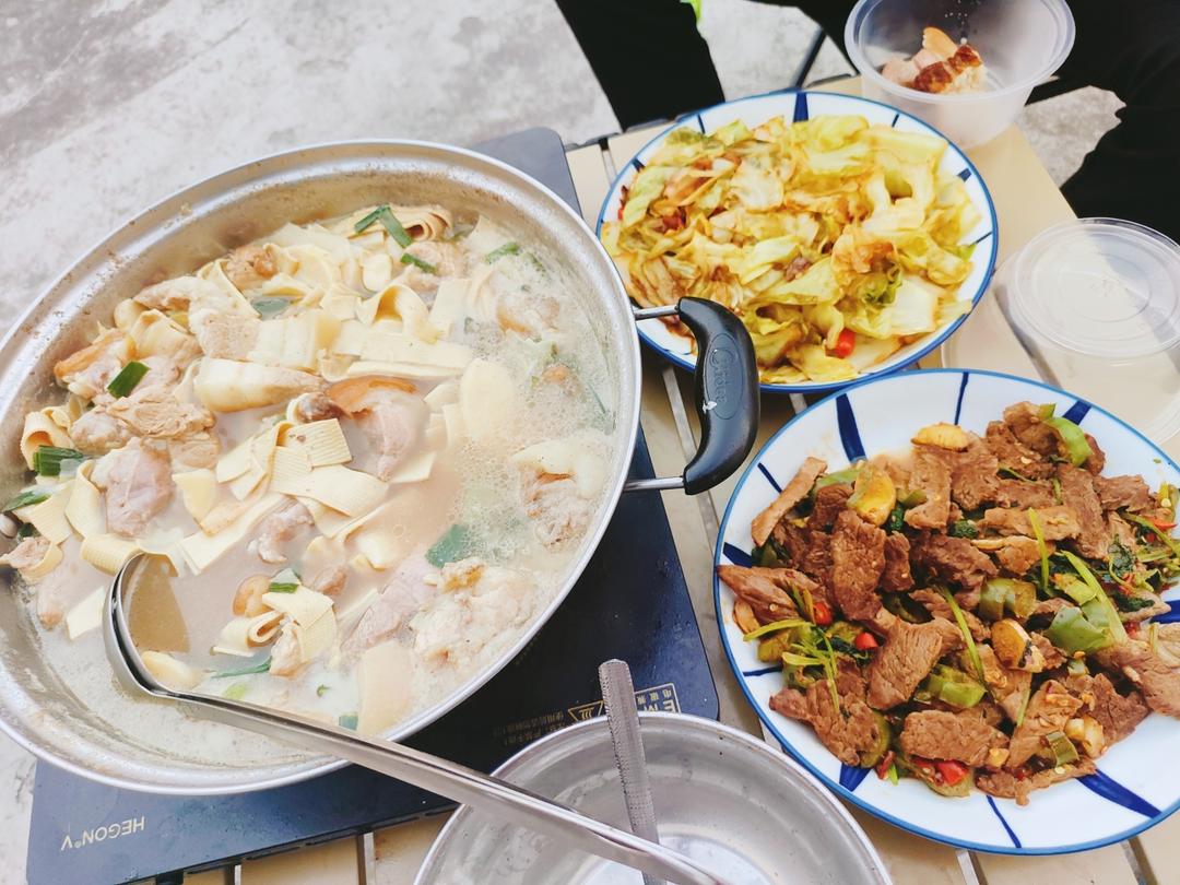 香菜炒牛肉，香辣下饭，爱吃香菜的朋友看过来，拌饭绝了