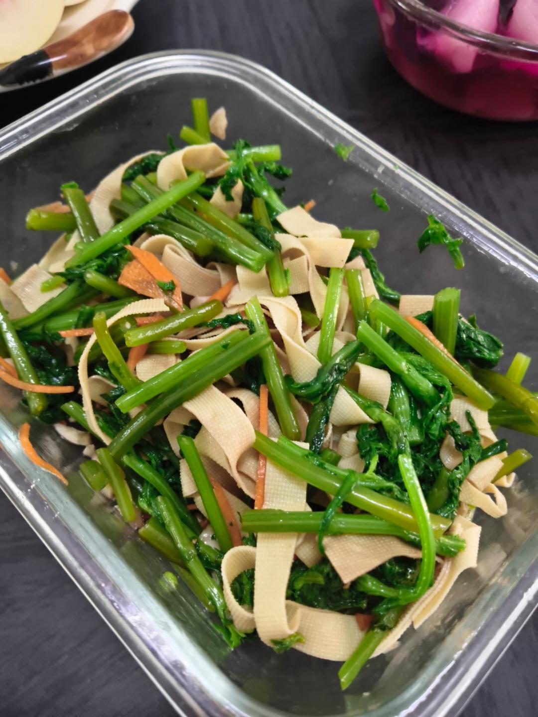 千张拌茼蒿胡萝卜丝