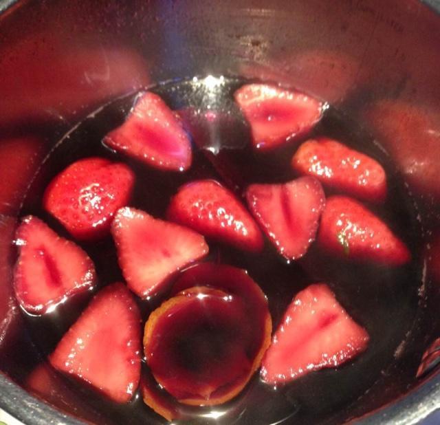 strawberry mulled wine 草莓热红酒的做法 步骤4