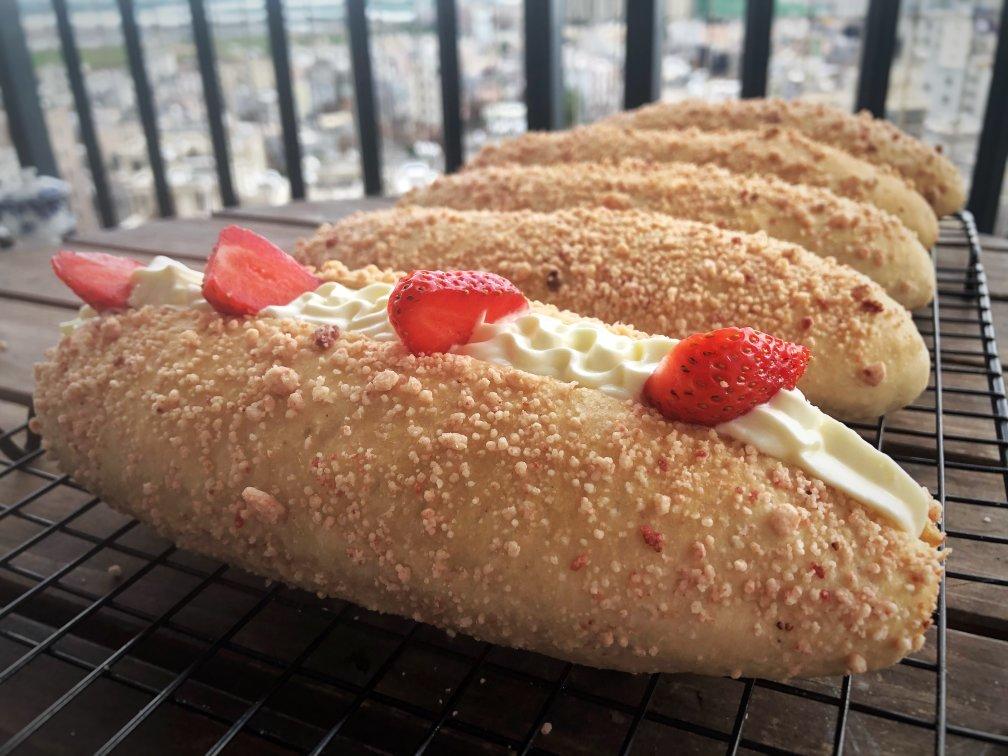 草莓魔法棒面包