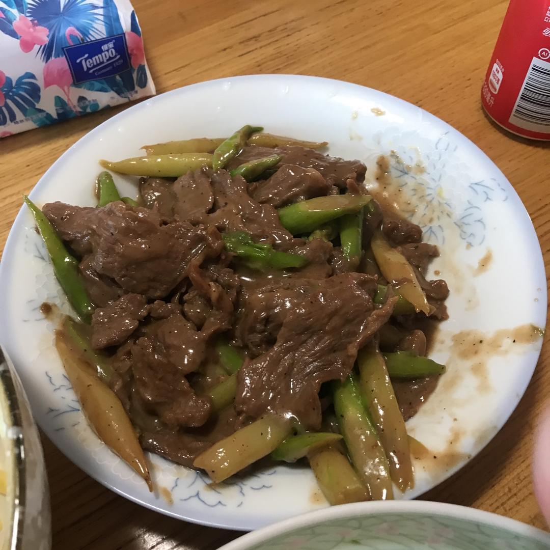 黑椒牛肉炒芦笋