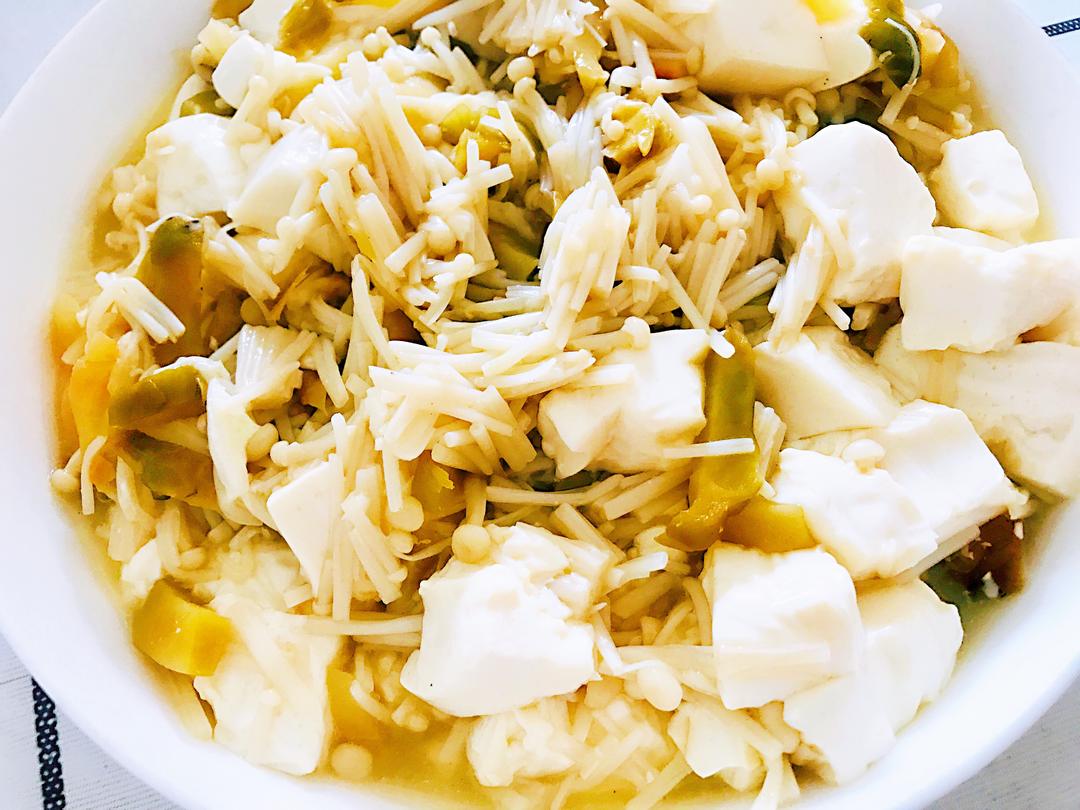 榨菜金针菇烩内酯豆腐的做法