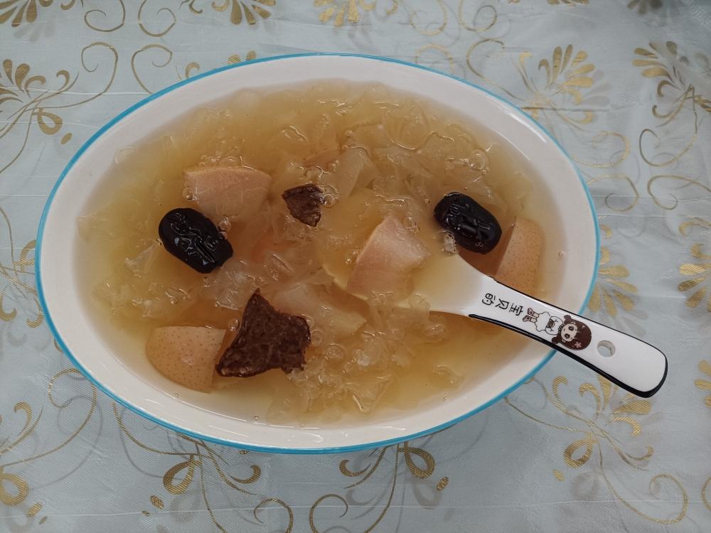 秋季润肺止咳新会陈皮炖冰糖雪梨银耳的做法