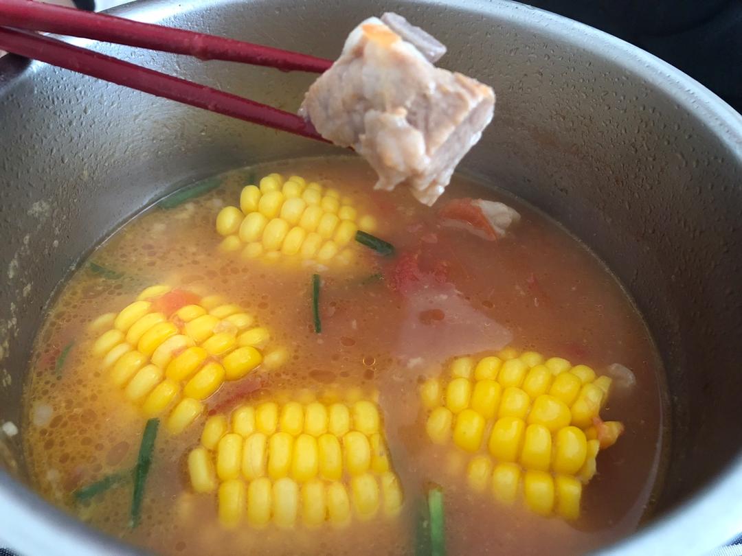 番茄土豆玉米排骨汤