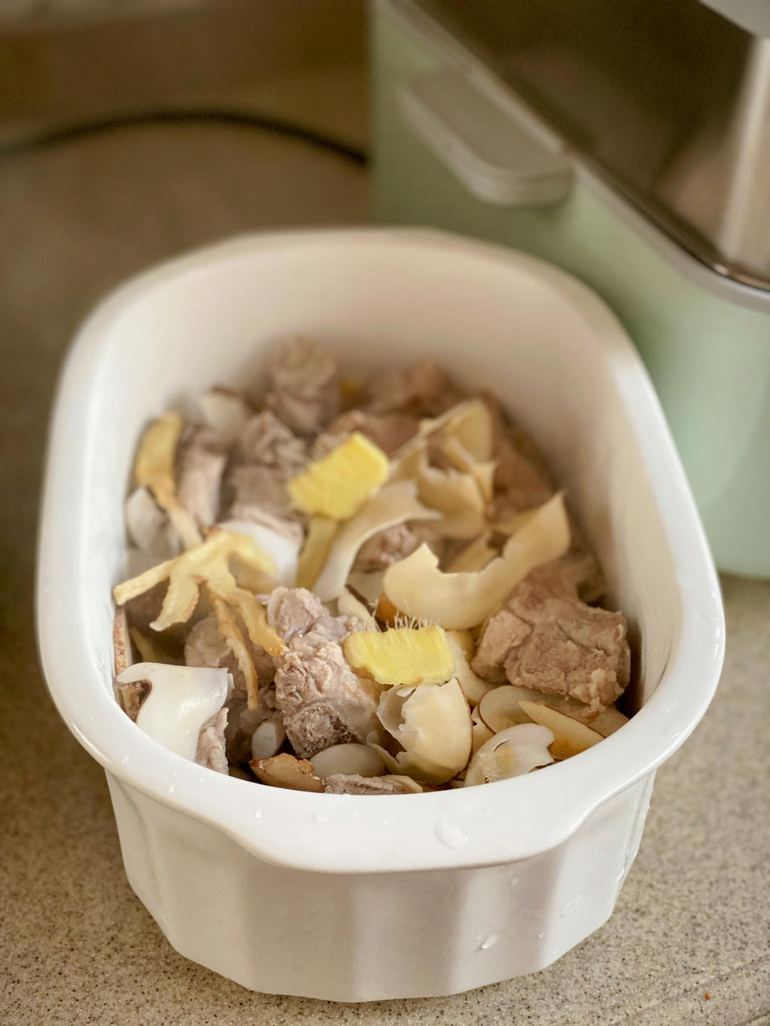 鲜甜鲍鱼椰子鸡汤【3月北鼎蒸炖锅食谱】