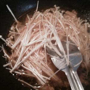 韩式鲜菌肥牛辣汤的做法 步骤2