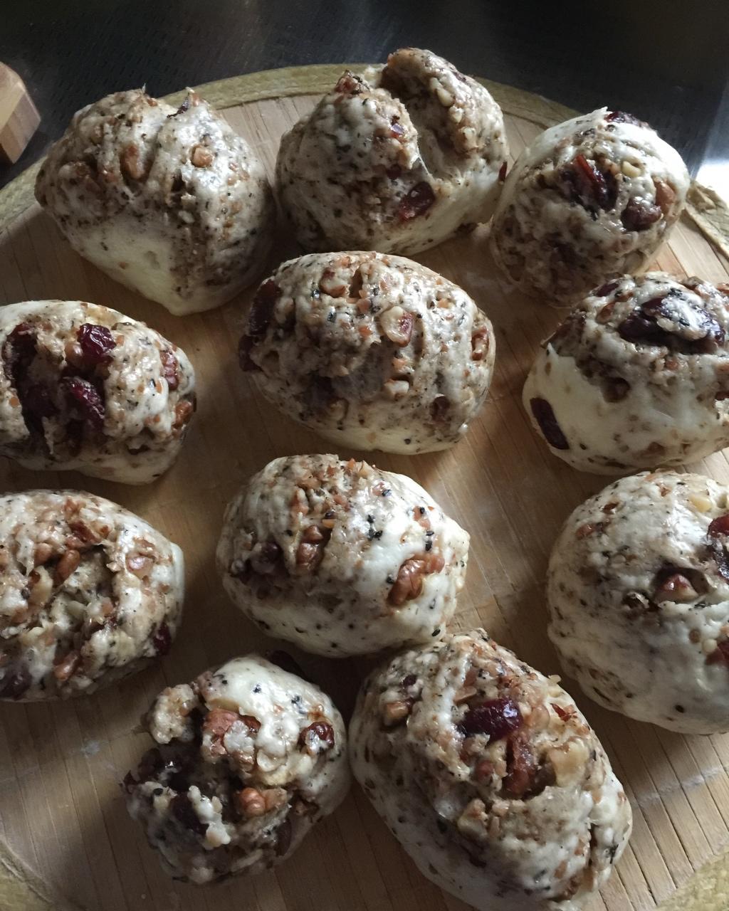 核桃红枣葡萄黑芝麻奶香馒头