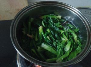 皮蛋蔬菜粥的做法 步骤2