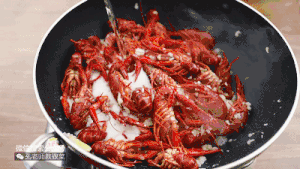 大概是这个夏天里，你最期待的一道美食吧——蒜泥小龙虾的做法 步骤9
