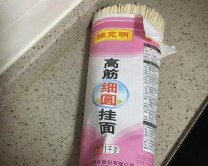 让人念念不忘的美味凉拌面的做法 步骤1