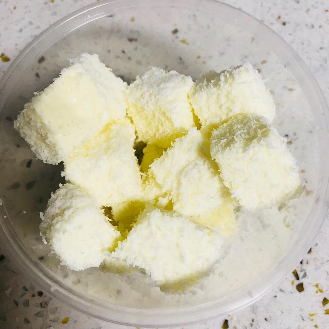 椰丝牛奶小方糕