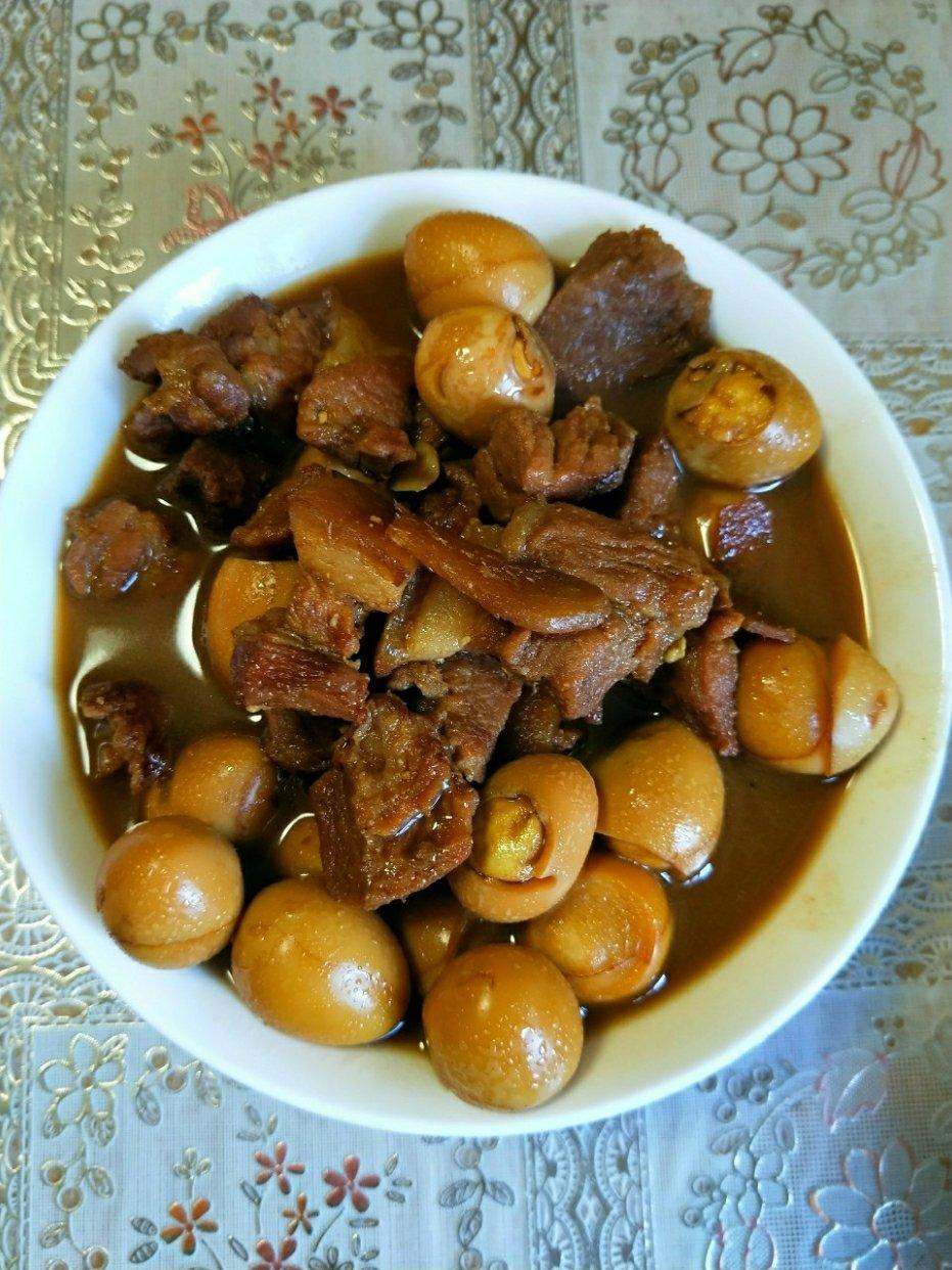 鹌鹑蛋红烧肉