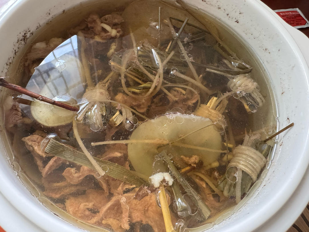 清心火——灯芯草猪心汤的做法