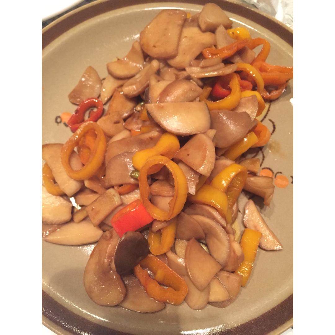 青椒素炒杏鲍菇