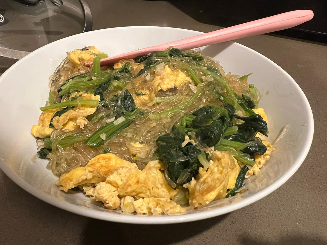 吕小厨菠菜炒粉条