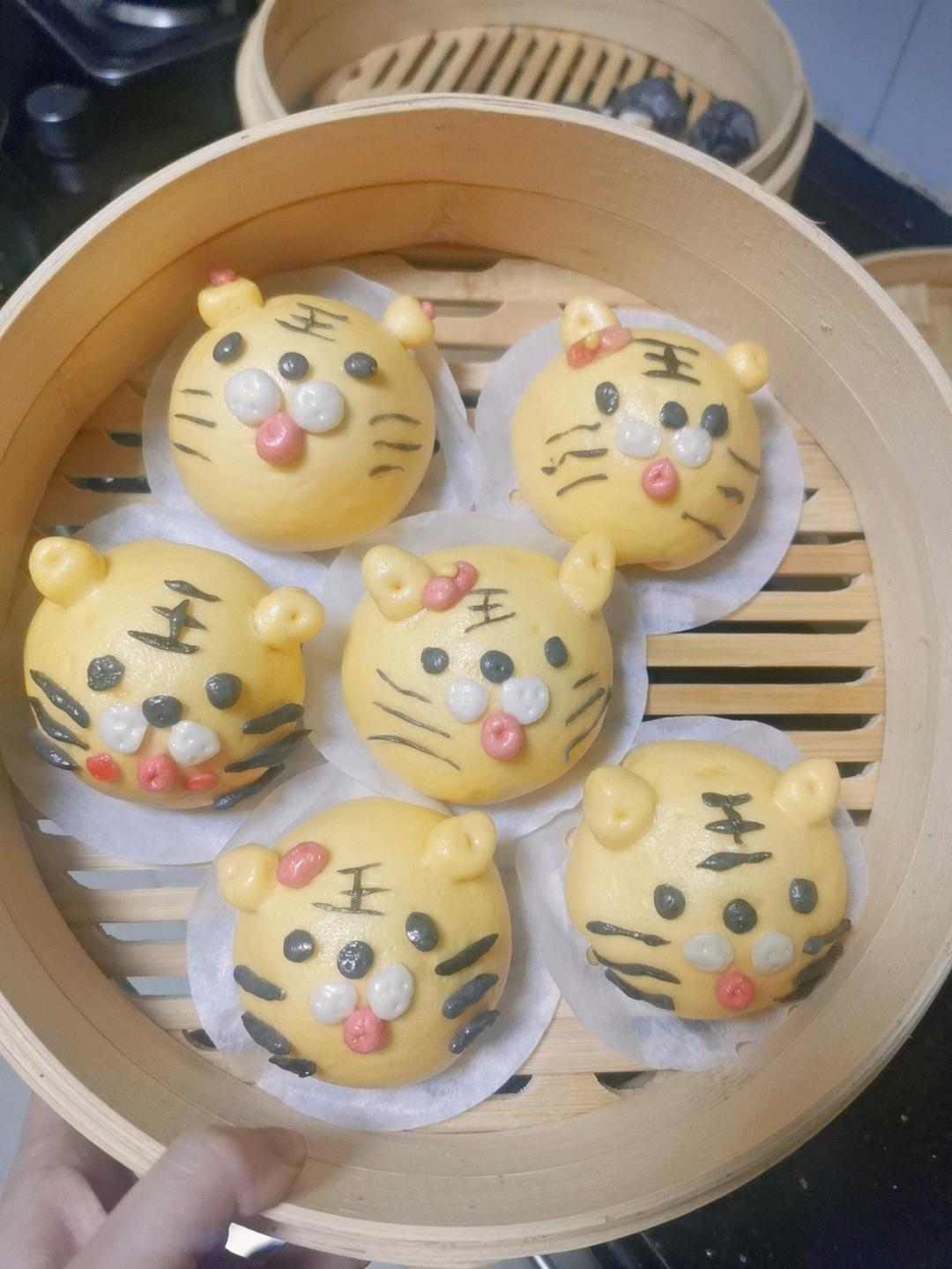 虎虎生威奶黄包