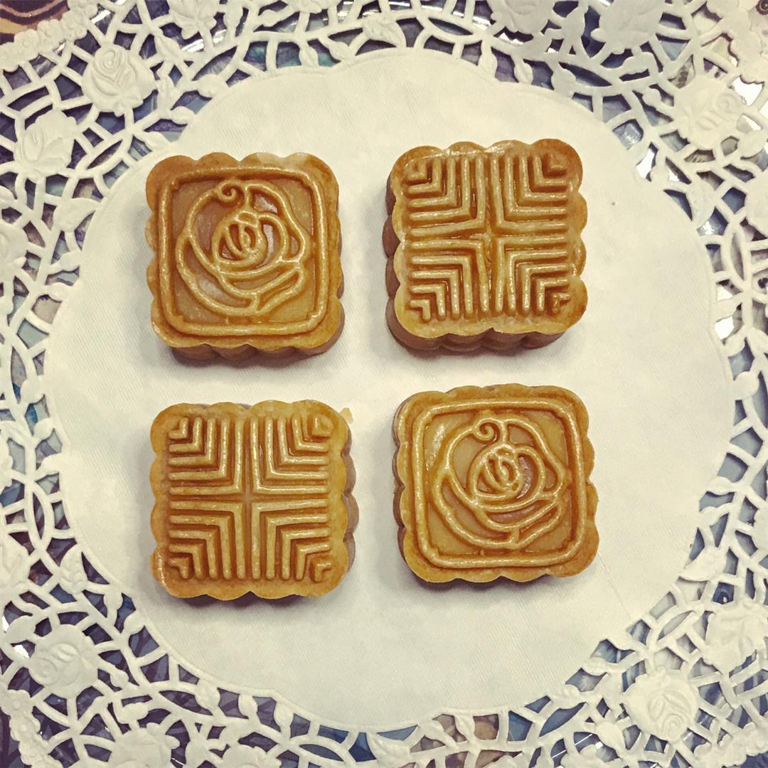 广式月饼—蛋黄莲蓉月饼