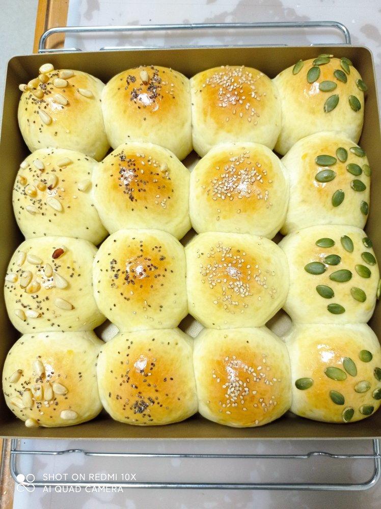 拉丝超棒的‖奶香小餐包