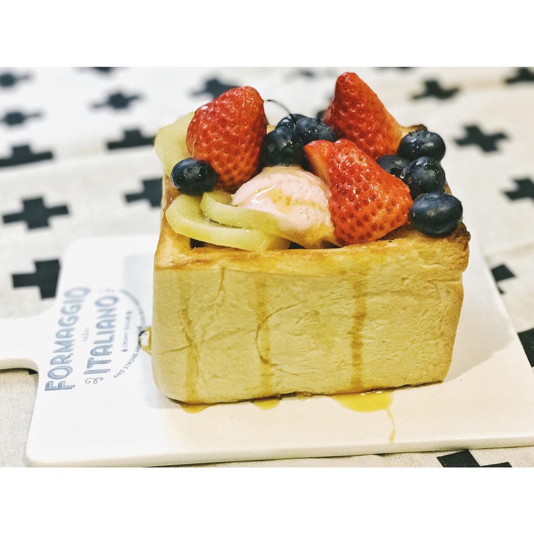 蜂蜜莓果厚多士