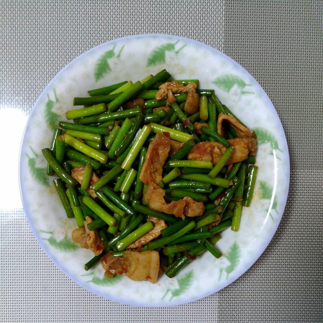 五花肉炒蒜苔 / 蒜薹炒肉