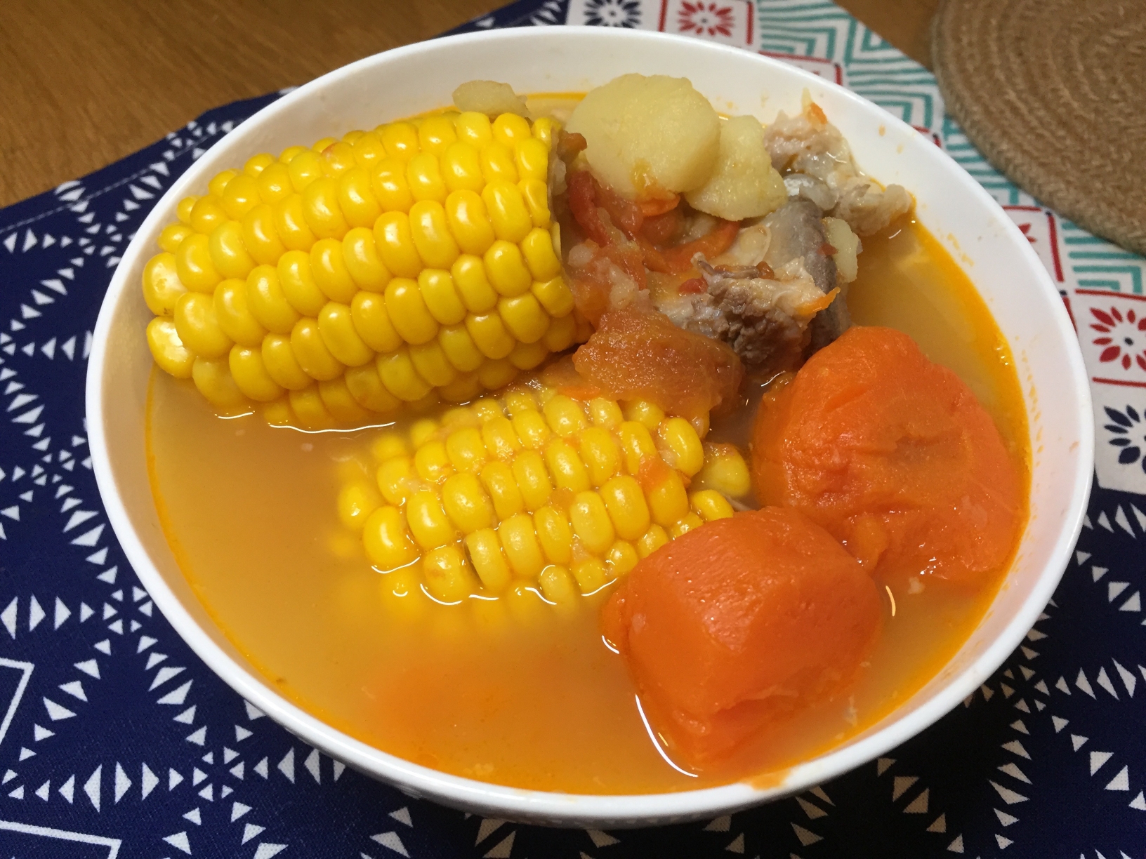 广式老火汤：红萝卜玉米土豆番茄猪骨汤（真空煲做法）的做法