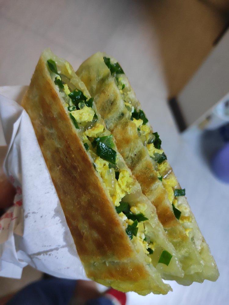 手抓饼版韭菜盒子