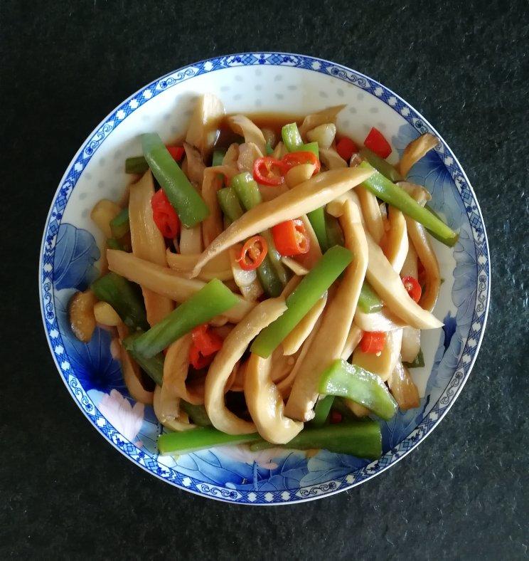 蚝油双椒手撕杏鲍菇，一口就会爱上它