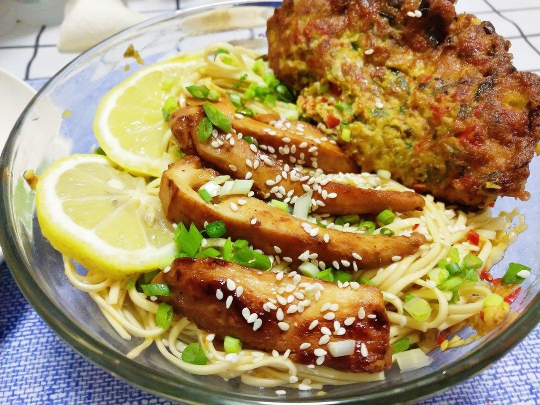 想不好吃都难的——酸甜清爽青柠鸡胸肉凉面！gif小动图
