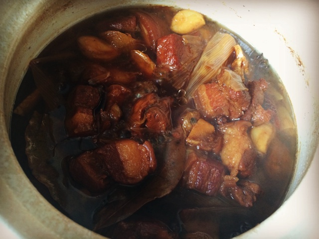 吃着碗里望着锅里的红烧肉