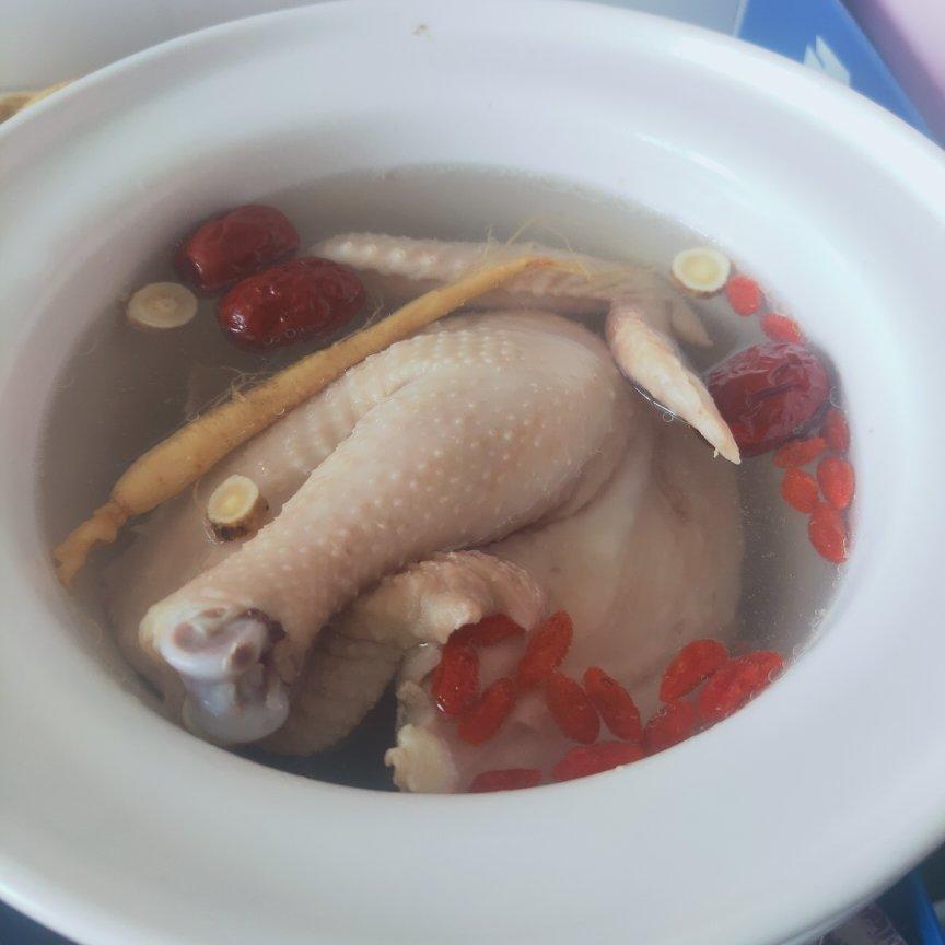 女人姨妈结束后喝—黄芪鸽子汤，补血补气，药补不如食补