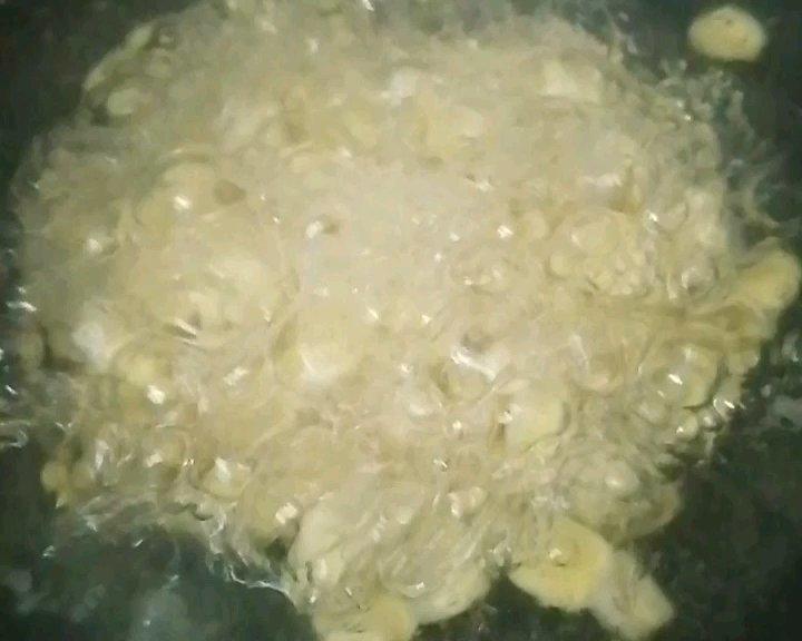 银耳鹌鹑蛋莲子糖水