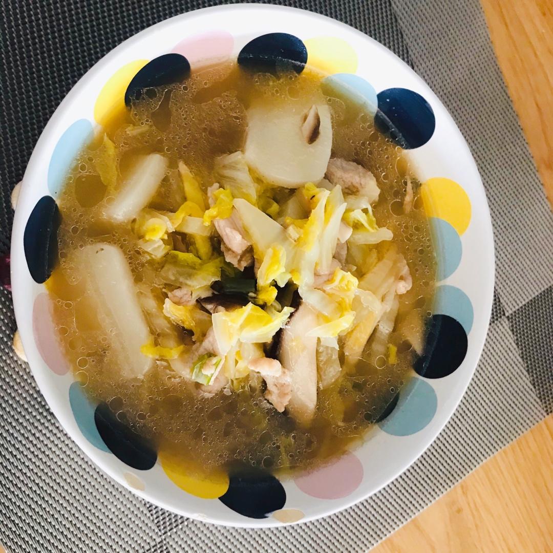 【白菜肉丝年糕汤】