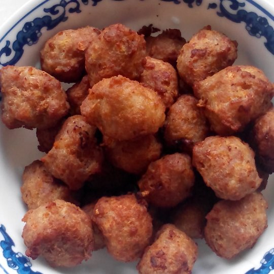 自制油炸肉丸子