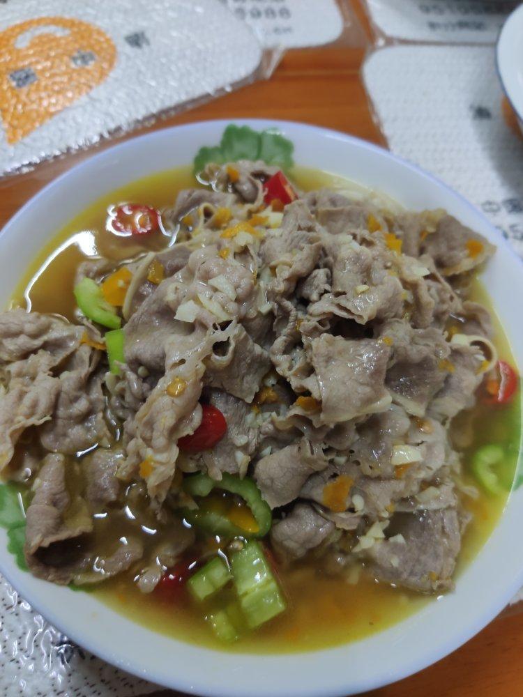 金汤肥牛（千万别放太多黄灯笼酱!!!辣死了!!!!）