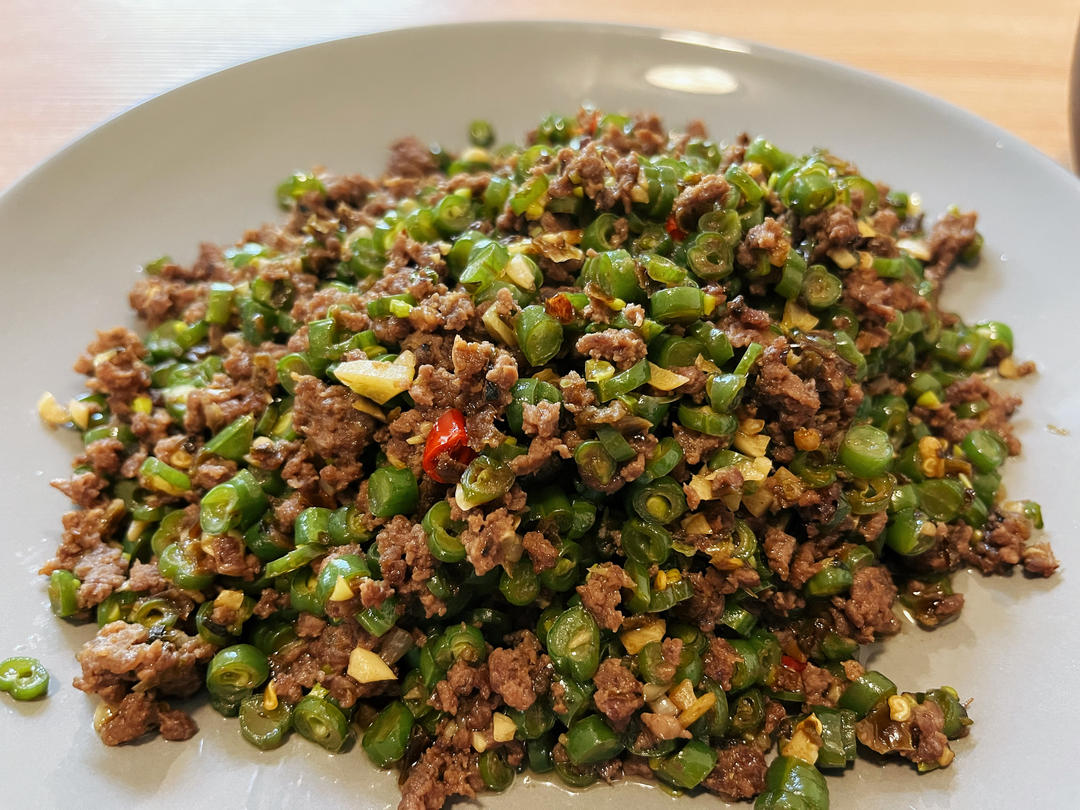 超简单的下饭菜🔥肉末豆角，好吃到流泪
