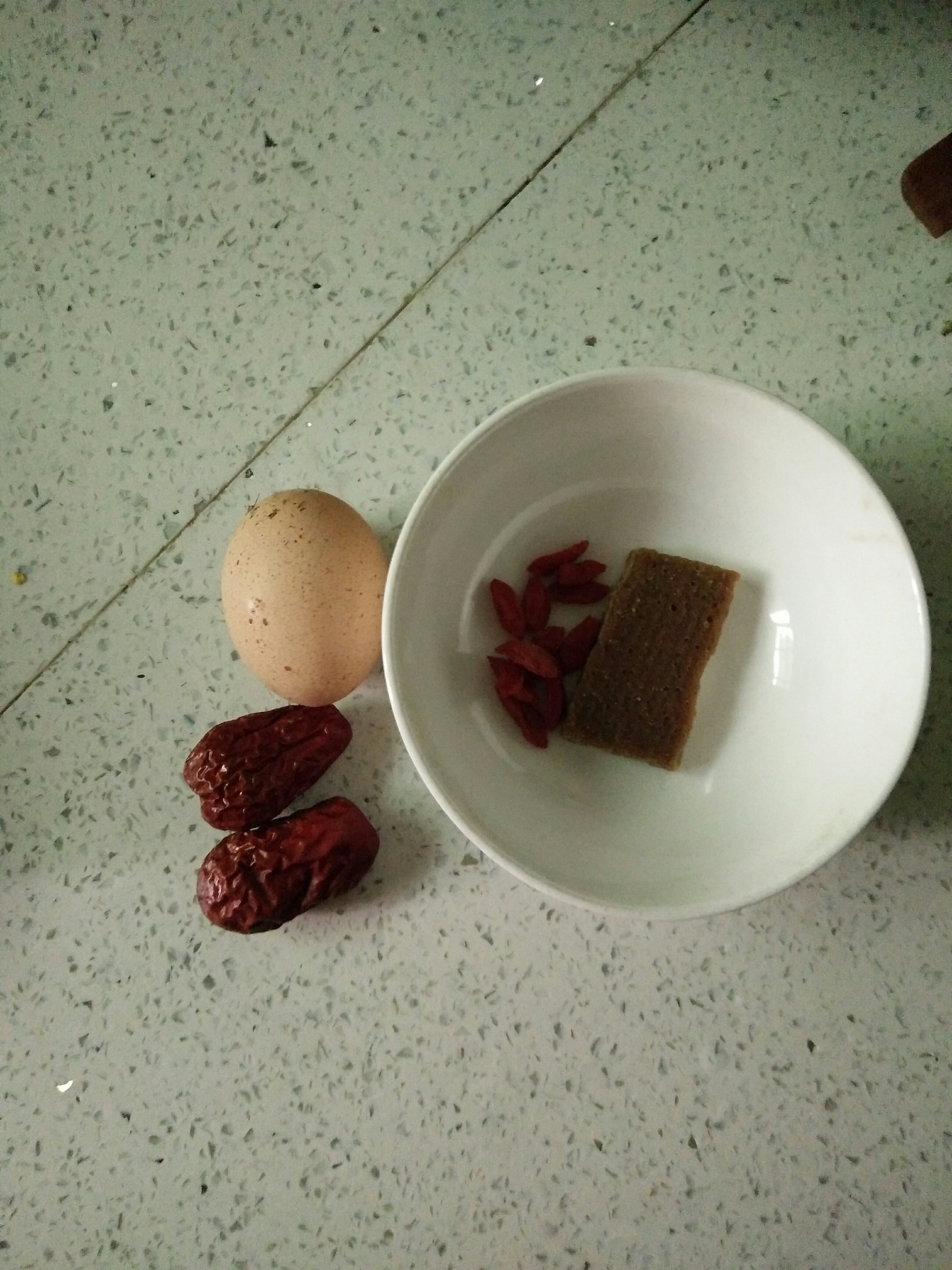 红枣枸杞蒸土鸡蛋的做法 步骤1