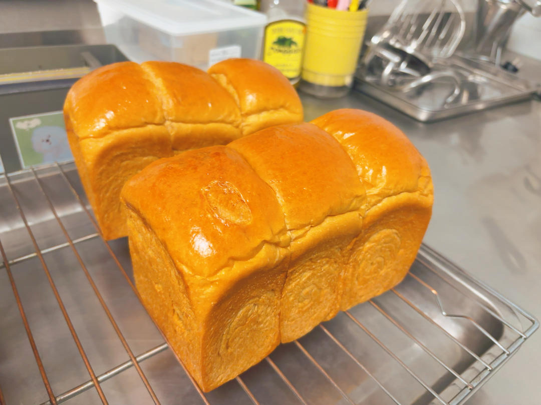 泰奶吐司！把泰式奶茶搅拌进面团里是什么味道？