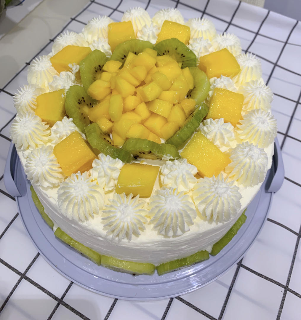 鲜奶双拼水果蛋糕
