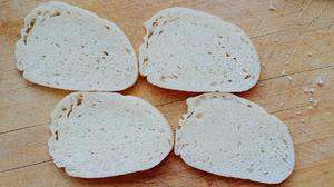 自制面包糠，超简单，再也不用花钱买面包糠了的做法 步骤1