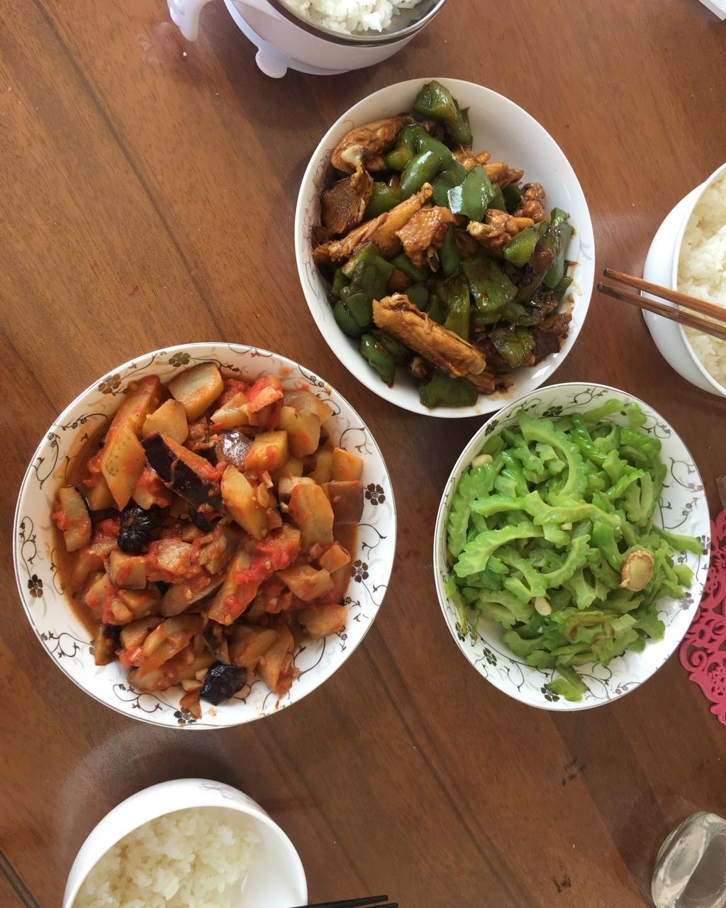 不加一滴水的【干烧青椒鸡】