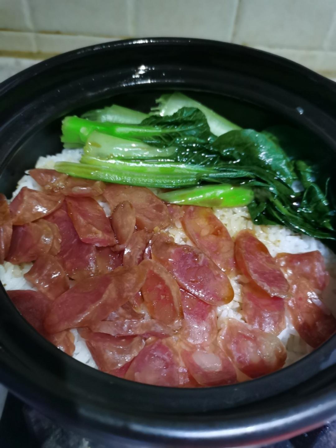 腊味煲仔饭，20分钟饭菜同出