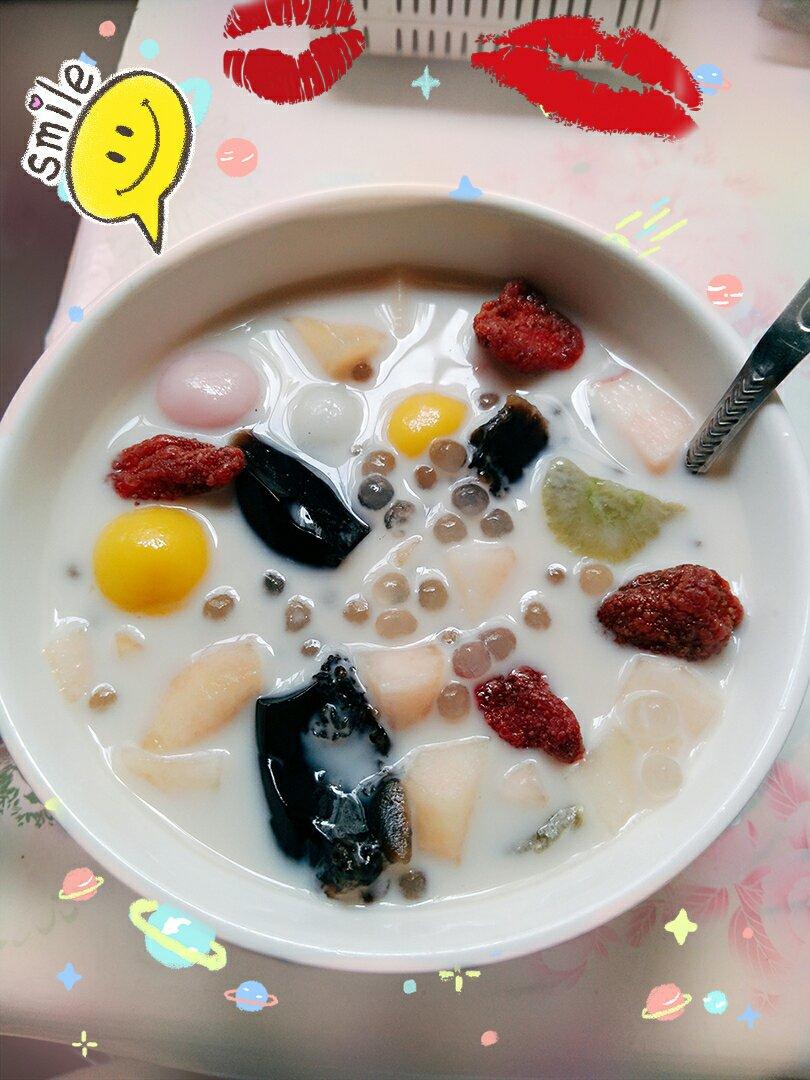 椰奶西米露➕缤纷小汤圆