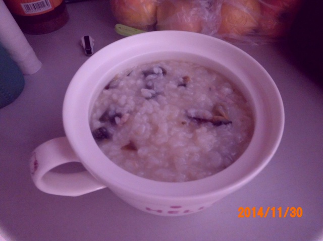 电饭煲版皮蛋瘦肉粥