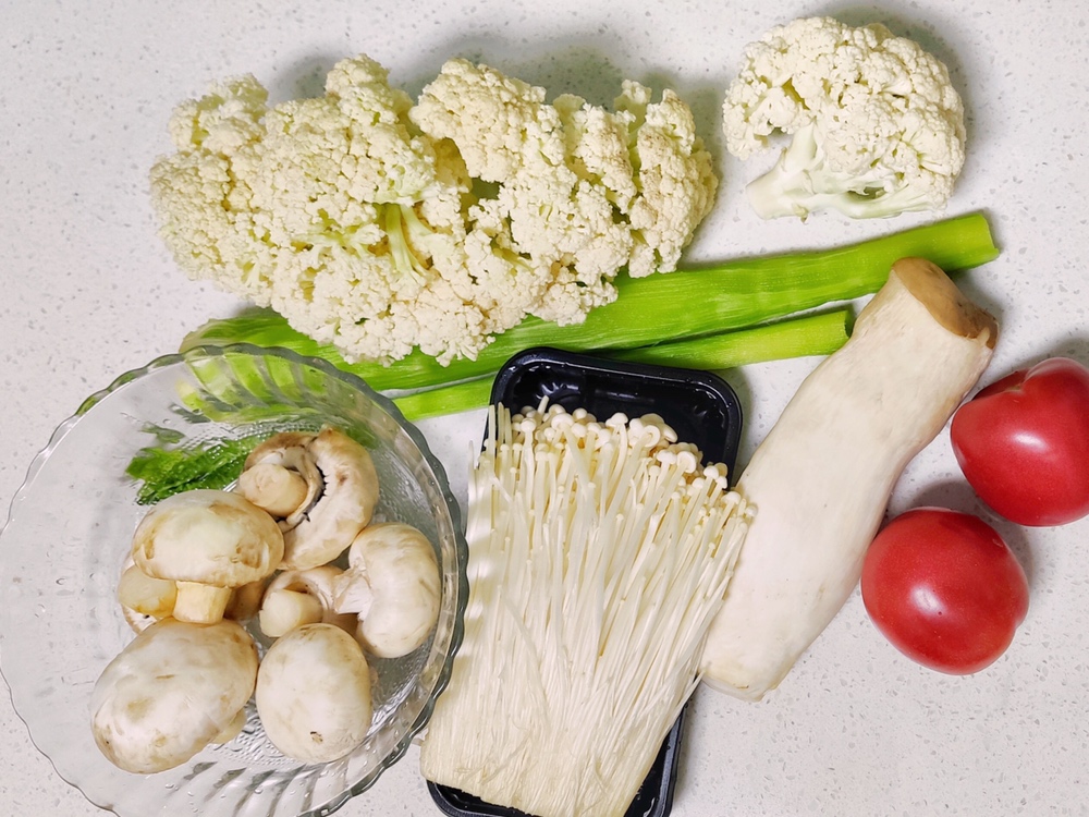 低脂高蛋白-菜花米炒藜麦+杂菇滑鸡肉盖饭的做法 步骤1