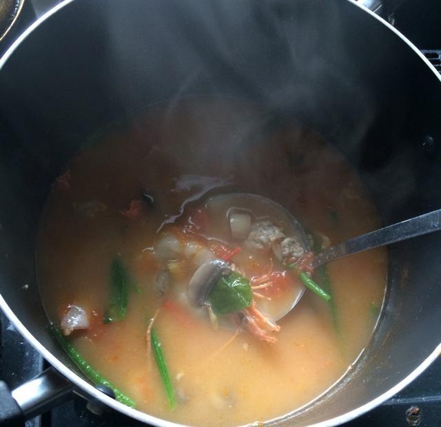 蘑菇鲜虾汤的做法