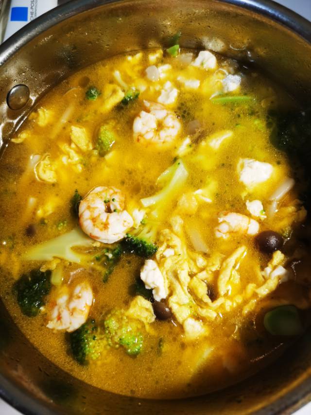 豆腐鲜虾菇菌汤
