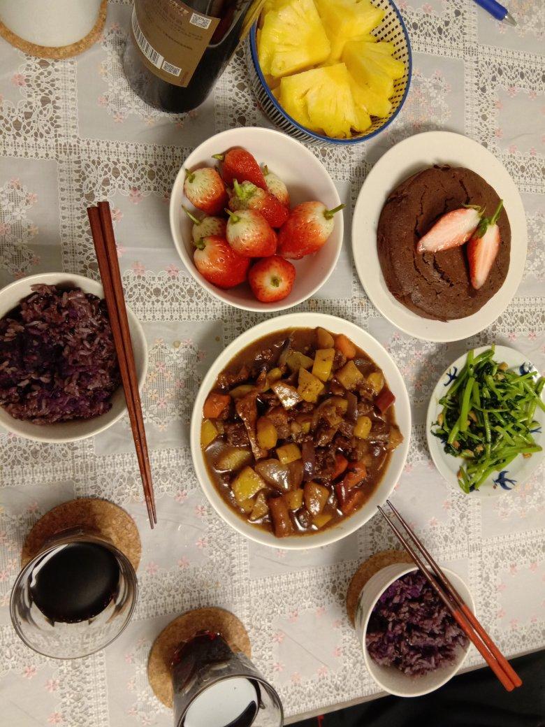 两个人吃饭