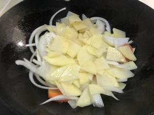 洋葱炒土豆片的做法 步骤5