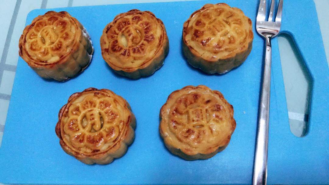 广式月饼——蛋黄莲蓉月饼